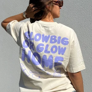 GLOW BIG beige T-shirt