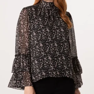 Blus med Volang