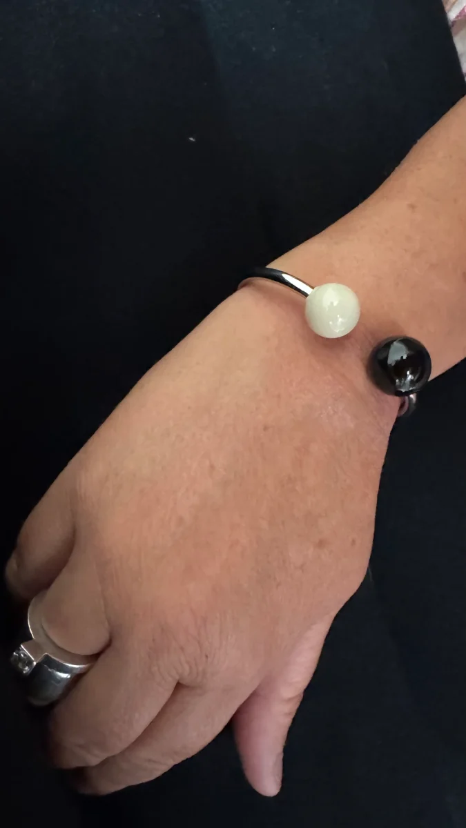 Globe Enamel Bangle Ivory/black/steel
